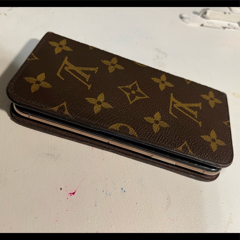Louis Vuitton iPhone X/XS Folio - Picture 6 of 9